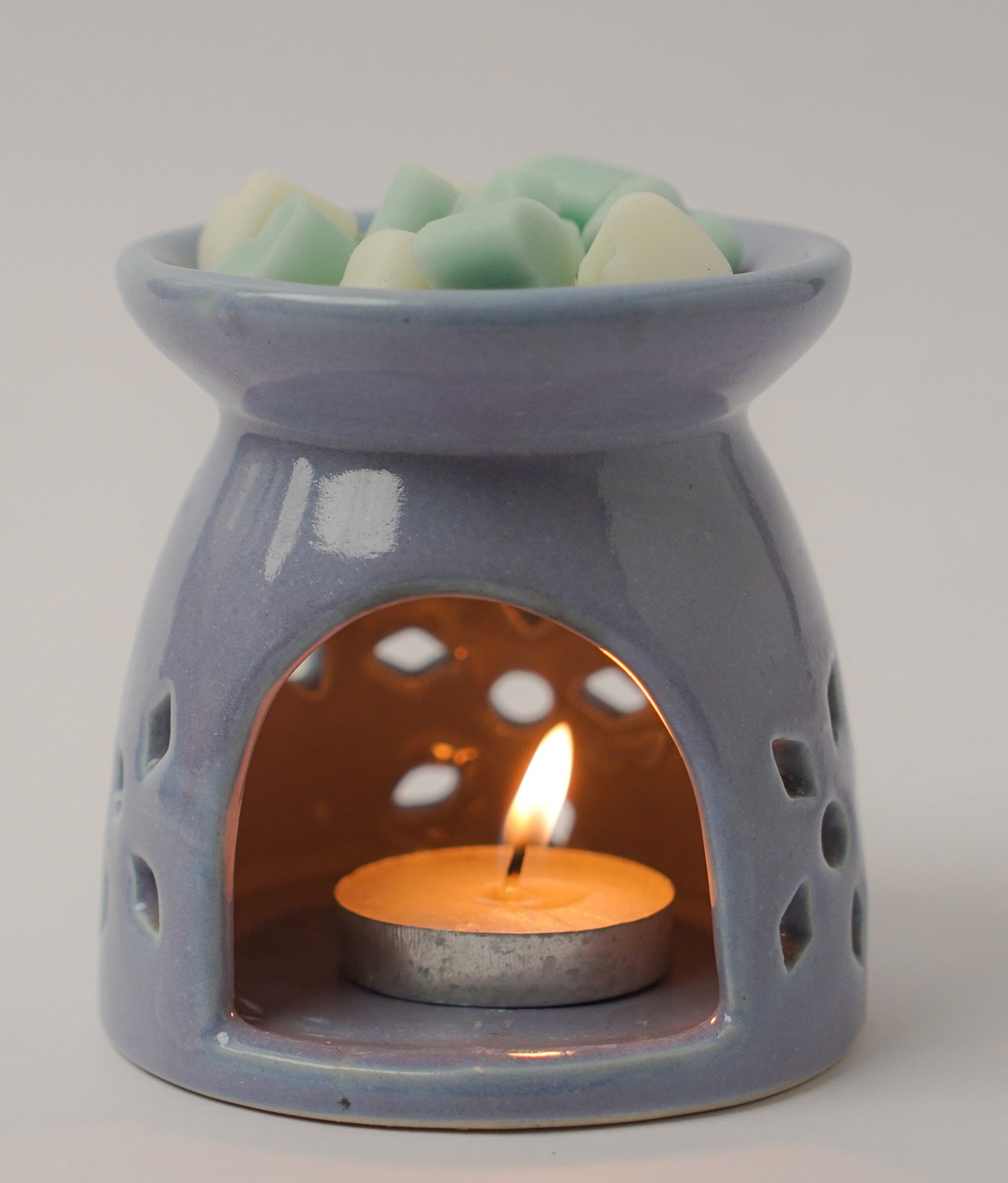 Handcrafted scented wax melts available in heart and flower shapes, infused with rich fragrances like citrus, lavender, and old-school musk. Perfect for a long-lasting aroma in any space.