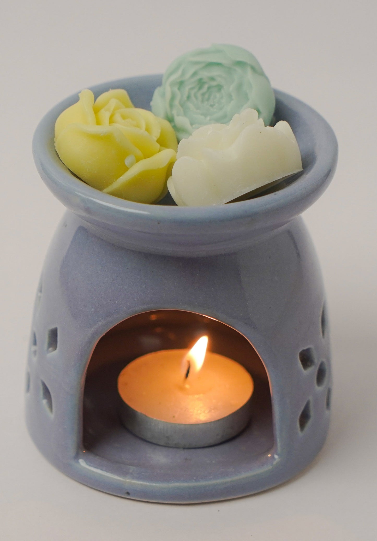 Handcrafted scented wax melts available in heart and flower shapes, infused with rich fragrances like citrus, lavender, and old-school musk. Perfect for a long-lasting aroma in any space.