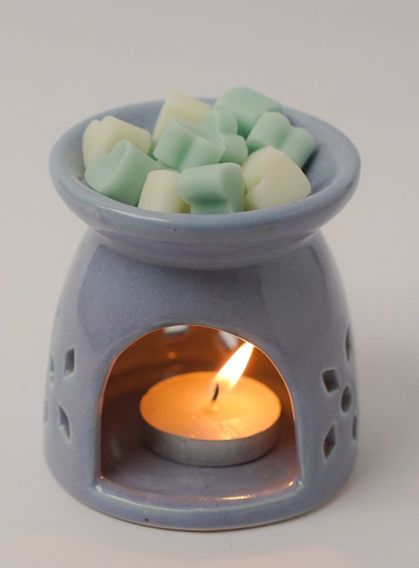Handcrafted scented wax melts available in heart and flower shapes, infused with rich fragrances like citrus, lavender, and old-school musk. Perfect for a long-lasting aroma in any space.