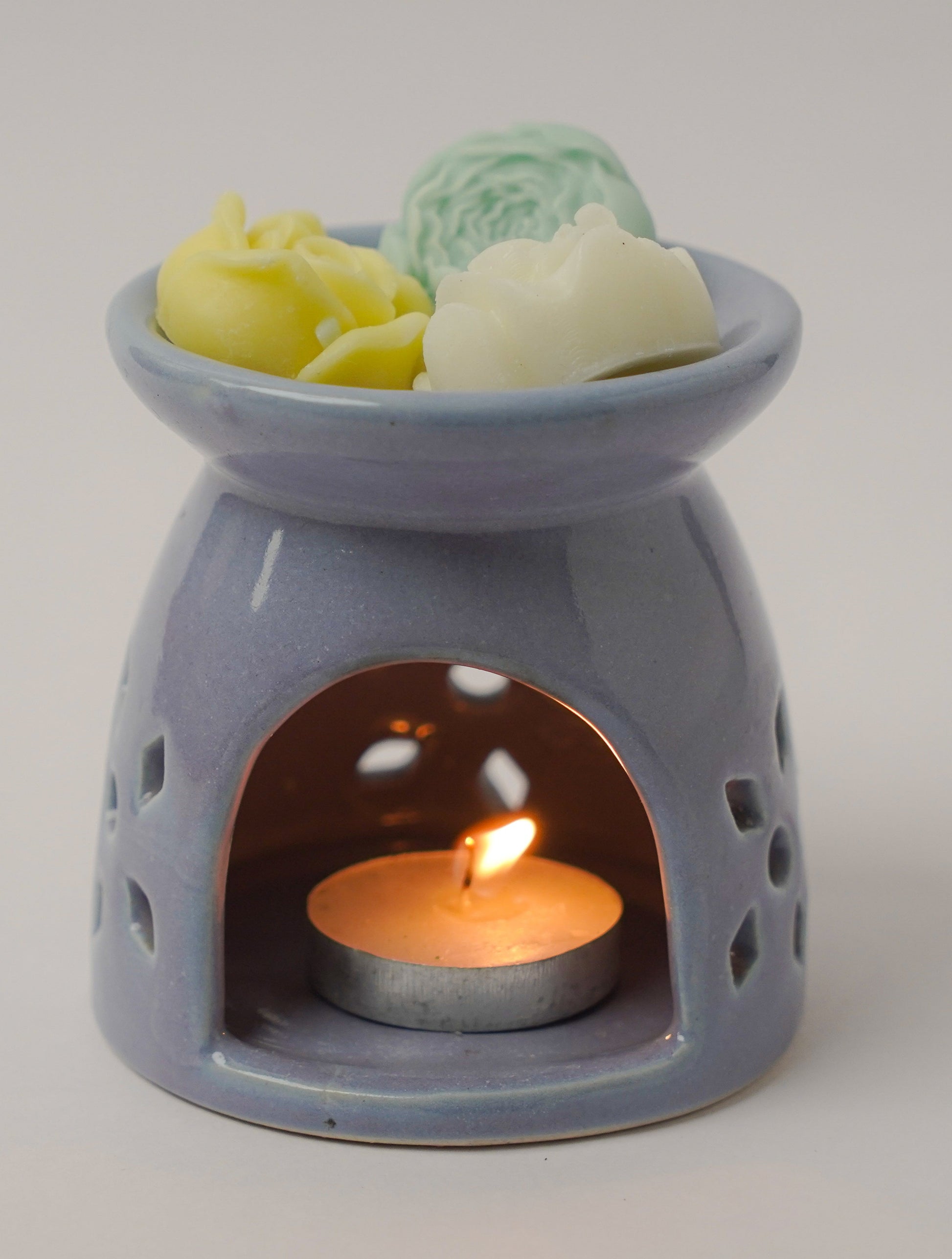 Handcrafted scented wax melts available in heart and flower shapes, infused with rich fragrances like citrus, lavender, and old-school musk. Perfect for a long-lasting aroma in any space.